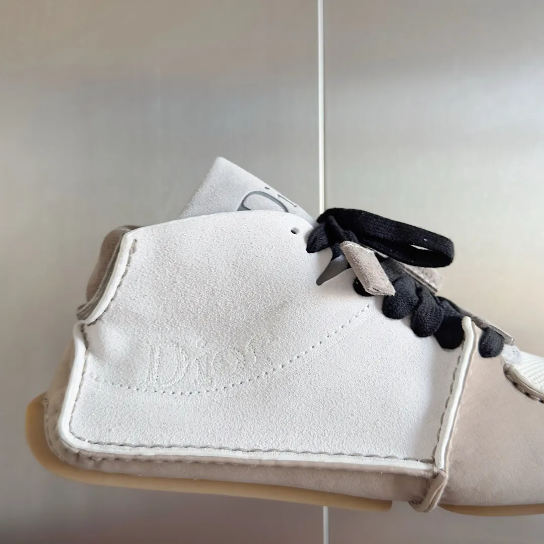 Men's shoes 💰680 Top version: Dior Roadie series catwalk couple style handmade casual sports shoes delivery counter exquisite packaging 🛍📦 ▪️Material: original custom imported first-layer cowhide ▪️Inner lining: original custom leather lining ▪️Sole: original molded anti-slip rubber material ▪️Sole thickness: 2CM ▪️Size: women's 35-40 / Men's 39-45
